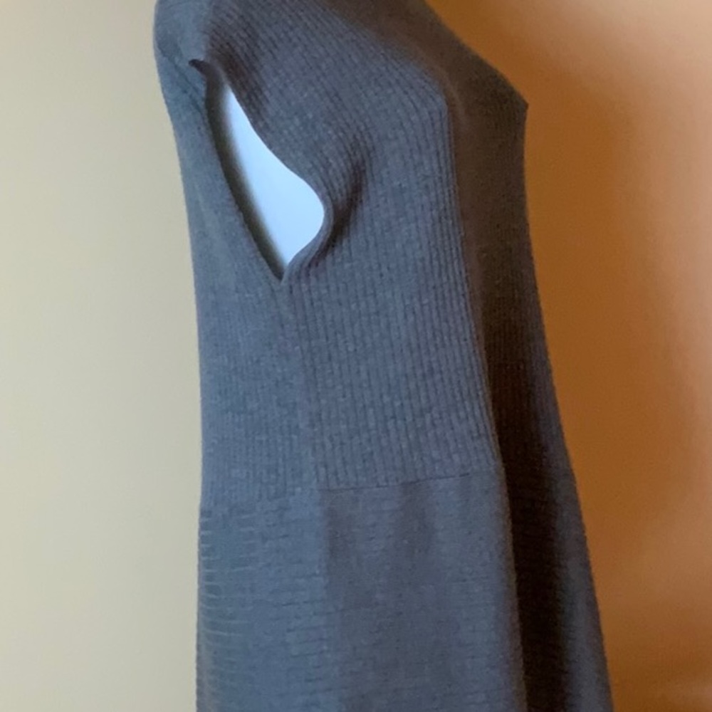 St. John Sweater - Picture 6 of 8